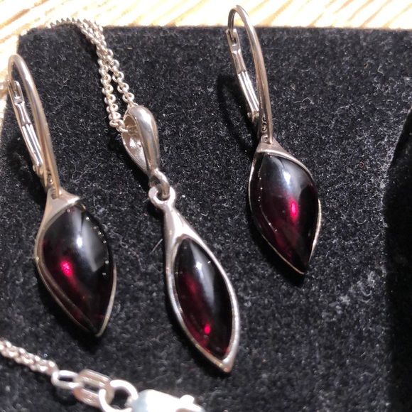 Genuine Dark Amber and silver necklace set with matching lever back earrings - Picture 5 of 6